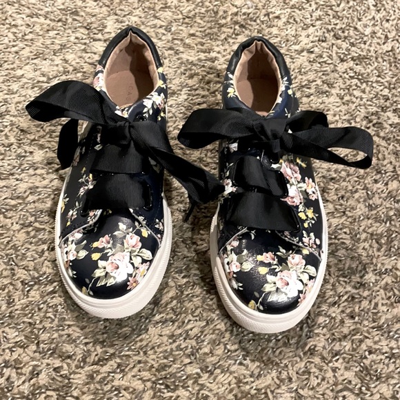 Caslon Black Carter Sneaker - Picture 1 of 3